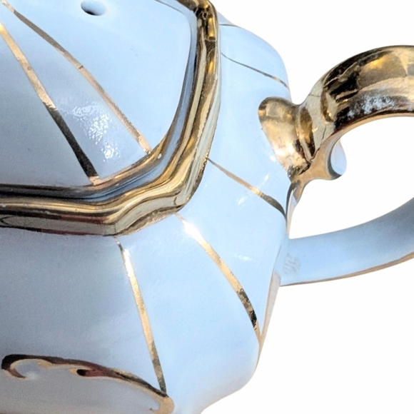 Sadler Louis Cube Teapot, Blue and Gold, Made in England - Picture 7 of 12